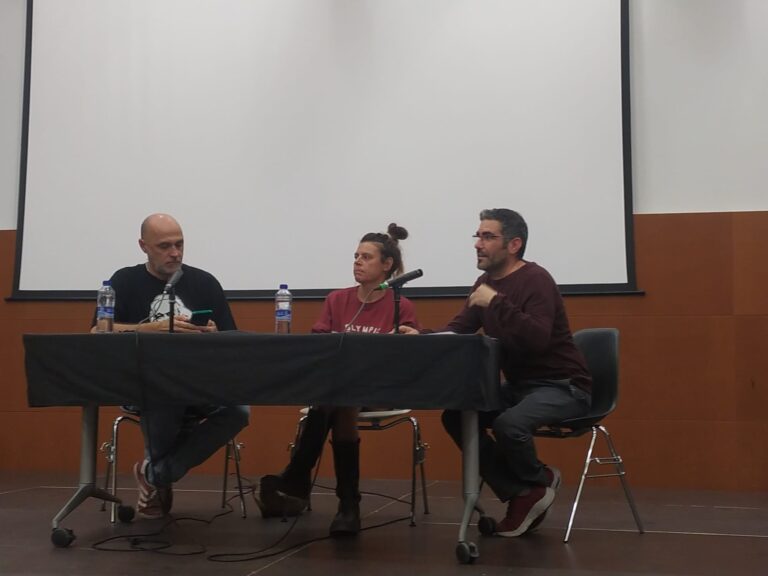 El Poble-sec acull un debat sobre el dret a la ciutat i les conseqüències dels grans esdeveniments a Montjuïc